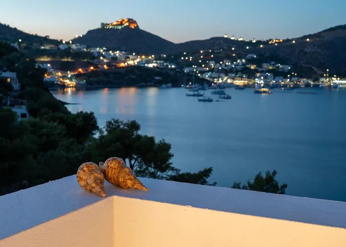 The Blue Nest * Lakkíon