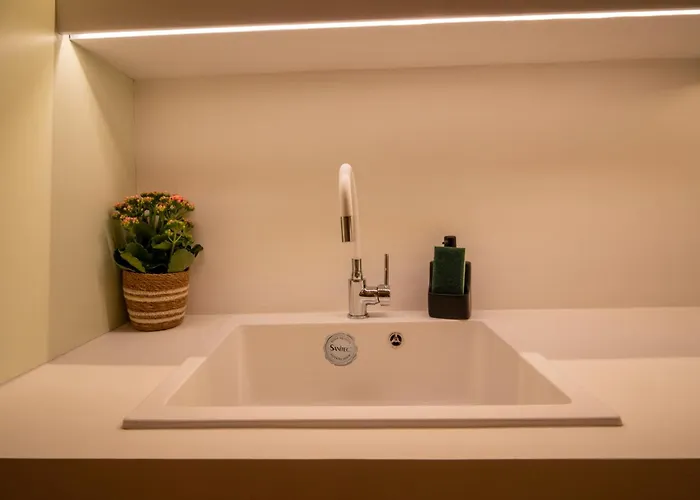 The Blue Nest * Lakkíon